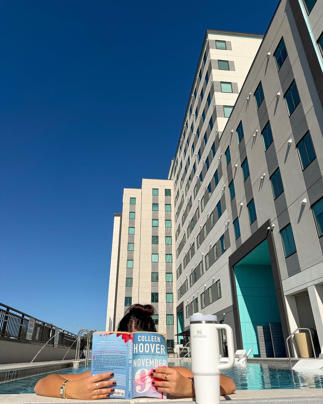 Find your peaceful afternoon poolside at NINE31 \u2600\ufe0f\n\nBook your tour at our link in bio to make this your student lifestyle \ud83d\udcde\n\n